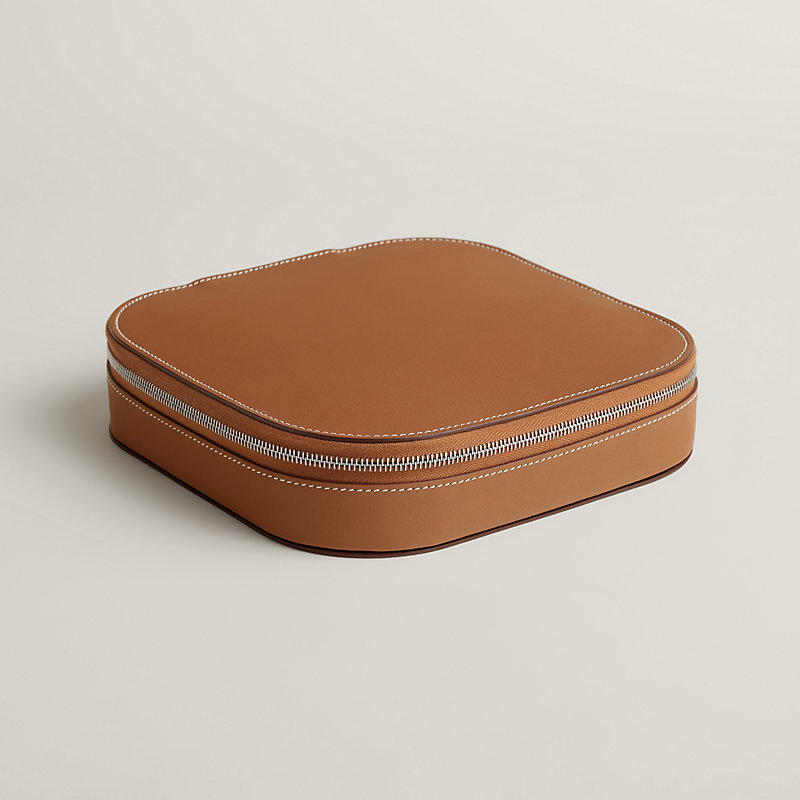 充電器 《パドック・ソロ》＆ポーチ 《グラン・パドック》 | Hermès